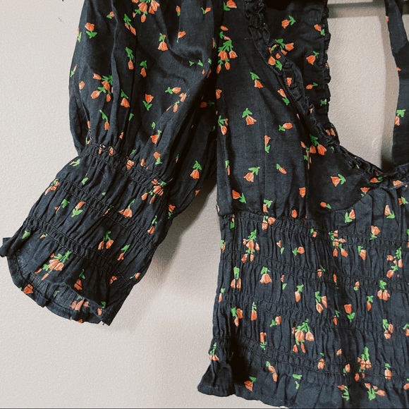 ✨NEW✨ URBAN OUTFITTERS Puff Sleeve Top - Picture 3 of 9